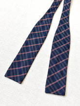 Charger l'image dans la galerie, Noeud papillon vintage bleu marine en soie Made in France