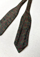 Načíst obrázek do prohlížeče Galerie, Burberrys vintage paisley hedvábný motýlek, vyrobeno v Anglii