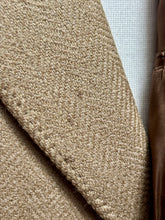 Charger l'image dans la galerie, Mavest Paris manteau beige croisé à chevrons en laine Made in France