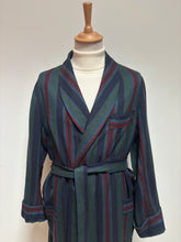 Charger l'image dans la galerie, Red Lyon robe de chambre à rayures vintage en pure laine 52