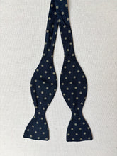 Charger l'image dans la galerie, Duo de noeuds papillon en soie vintage