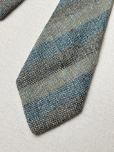 Charger l'image dans la galerie, The Scotch House cravate club en laine Shetland Made in Scotland