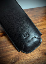 Charger l'image dans la galerie, Dunhill étui à cigares vintage en cuir noir texturé