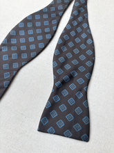 Charger l'image dans la galerie, Noeud papillon vintage marron en soie Made in Italy