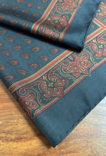 Load image into Gallery viewer, Pochette vintage en soie à motif paisley