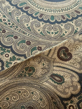 Load image into Gallery viewer, Foulard classique en soie à motif floral Made in England