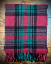 Charger l'image dans la galerie, Breuer écharpe tartan à carreaux en laine d'agneau et angora Made in Scotland