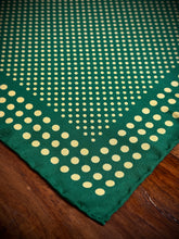 Charger l'image dans la galerie, Pochette de costume à pois en soie Made in Italy
