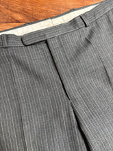 Načíst obrázek do prohlížeče Galerie, Třídílný vintage pruhovaný oblek Sportex by Dormeuil z čisté vlny, velikost M/48