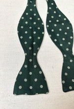 Charger l'image dans la galerie, Duo de noeuds papillon en soie vintage