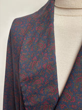 Charger l'image dans la galerie, Sambrook Witting robe de chambre paisley à col châle en pure laine Made in England