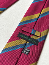 Cargar imagen en el visor de la galería, Charles Hill X M. Bardelli Milano cravate club en soie Made in England