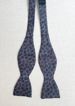 Lade das Bild in den Galerie-Viewer, Noeud papillon paisley vintage en soie