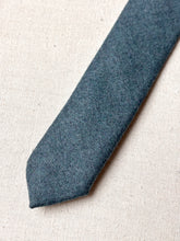 Lade das Bild in den Galerie-Viewer, TM Lewin by John Francomb cravate turquoise bleu clair en laine Vitale Barberis Canonico