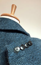 Lade das Bild in den Galerie-Viewer, Harris Tweed X Beaver’s manteau femme en tweed à chevrons 100% laine vierge 36