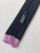 Charger l'image dans la galerie, Cravate grise anthracite en tricot de soie Made in Italy