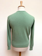 Charger l'image dans la galerie, The Scotch House pull vert amande col rond 100% cachemire Made in Scotland