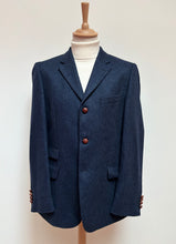 Charger l'image dans la galerie, British House X Robert Noble blazer bleu à chevrons en laine 50