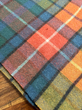 Charger l'image dans la galerie, Johnstons écharpe à carreaux 100% laine Made in Scotland