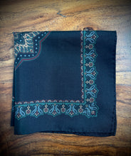 Charger l'image dans la galerie, Duo de pochettes noires vintage en soie