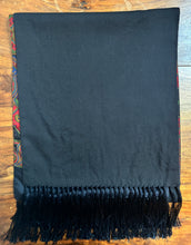 Charger l'image dans la galerie, Foulard vintage double face en laine et soie Made in Italy