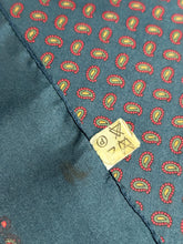 Charger l'image dans la galerie, Pochette marine vintage en soie à motif paisley Made in England