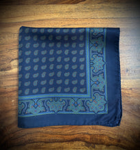 Načíst obrázek do prohlížeče Galerie, Pochette vintage en soie à motif paisley