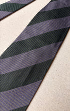 Lade das Bild in den Galerie-Viewer, Giorgio Armani cravate club vintage en soie Made in Italy