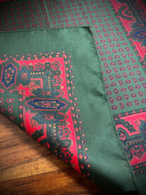 Carica l'immagine nel visualizzatore di Gallery, Pochette vintage in seta lilla con motivo paisley, realizzata in Inghilterra