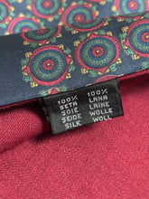 Charger l'image dans la galerie, Foulard vintage double face en laine et soie Made in Italy