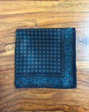 Načíst obrázek do prohlížeče Galerie, Trio de pochettes vintage en soie Made in Italy