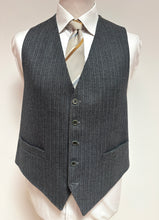 Načíst obrázek do prohlížeče Galerie, Třídílný vintage pruhovaný oblek Sportex by Dormeuil z čisté vlny, velikost M/48