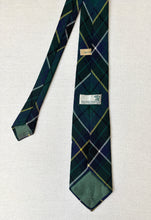 Cargar imagen en el visor de la galería, The Scotch House cravate tartan en laine vierge Made in Scotland