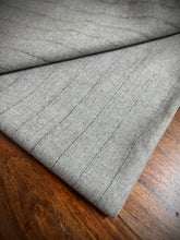 Cargar imagen en el visor de la galería, Walker Slater foulard à pois double face en laine et soie Made in England