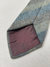 Charger l'image dans la galerie, The Scotch House cravate club en laine Shetland Made in Scotland