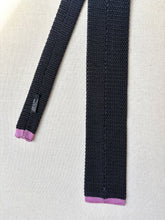 Charger l'image dans la galerie, Cravate grise anthracite en tricot de soie Made in Italy