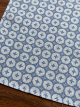 Charger l'image dans la galerie, Pochette bleue à motif géométrique en coton Made in Italy