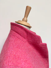 Charger l'image dans la galerie, Curling Paris blazer femme vintage rose en laine Harris Tweed 44
