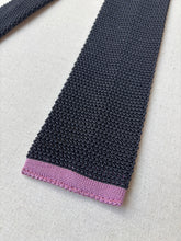 Charger l'image dans la galerie, Cravate grise anthracite en tricot de soie Made in Italy
