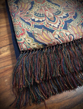 Cargar imagen en el visor de la galería, Vivax by Sambrook Witting écharpe vintage double face à motif floral en laine et soie Made in England