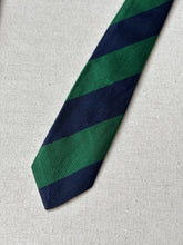 Lade das Bild in den Galerie-Viewer, Duo de cravates club vintage en soie Jacques Fath / Savile Row