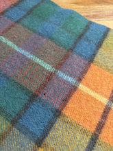 Charger l'image dans la galerie, Johnstons écharpe à carreaux 100% laine Made in Scotland