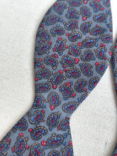 Lade das Bild in den Galerie-Viewer, Noeud papillon paisley vintage en soie