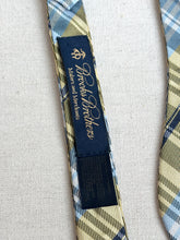 Lade das Bild in den Galerie-Viewer, Brooks Brothers noeud papillon en soie à carreaux Made in USA