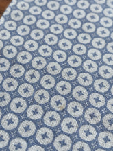 Charger l'image dans la galerie, Pochette bleue à motif géométrique en coton Made in Italy