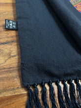 Charger l'image dans la galerie, Foulard vintage double face en laine et soie Made in Italy