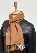 Načíst obrázek do prohlížeče Galerie, Šála Mackintosh Camel z čisté panenské vlny, vyrobená ve Skotsku