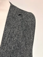 Afbeelding in Gallery-weergave laden, Harris Tweed X Tom Rusborg gilet gris à chevrons en pure laine 56
