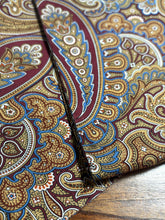 Charger l'image dans la galerie, Foulard classique en soie à motif floral Made in italy
