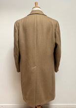 Charger l'image dans la galerie, Mavest Paris manteau beige croisé à chevrons en laine Made in France